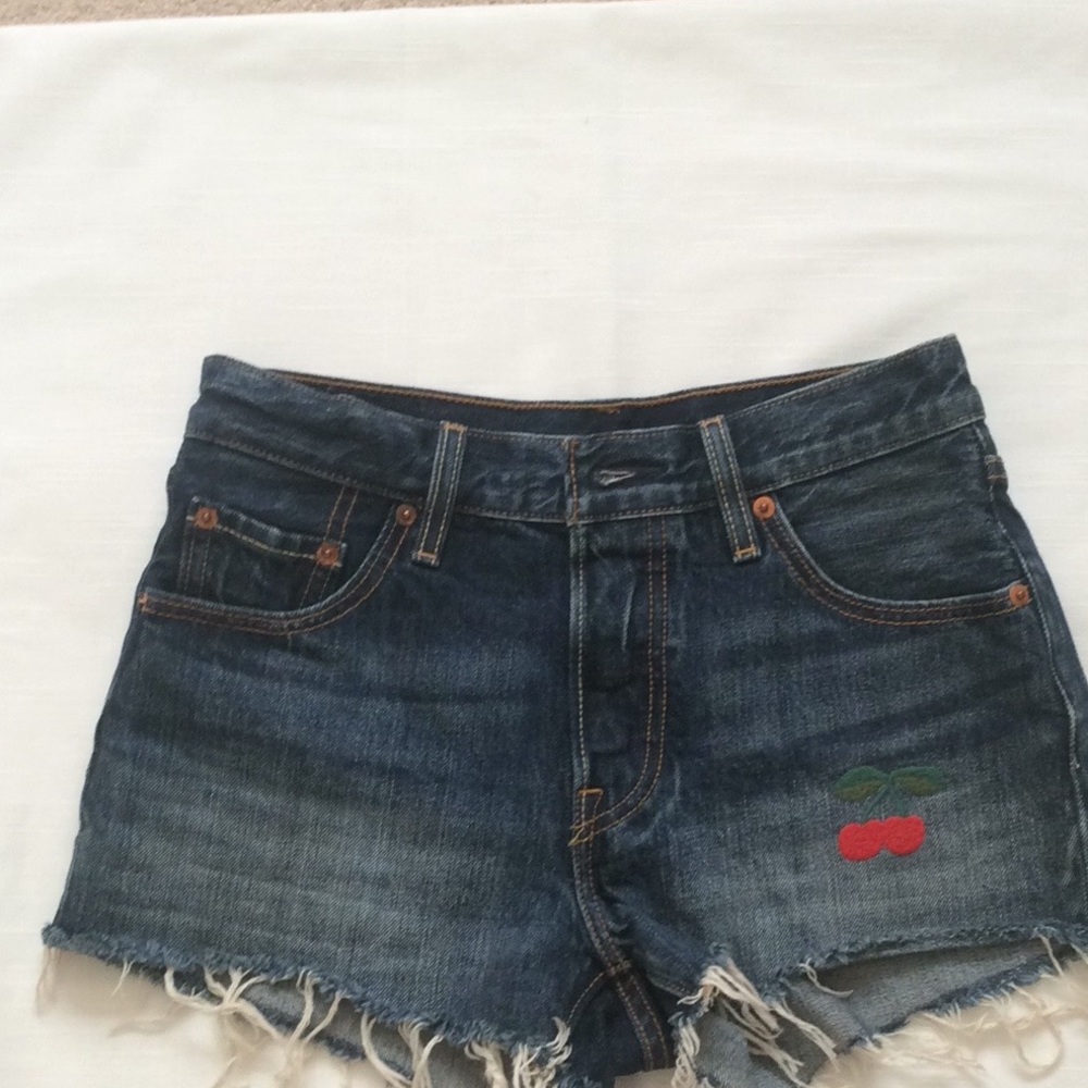 LEVI’S 501 jean shorts denim frayed Sz 25 Waist EUC - Picture 3 of 5